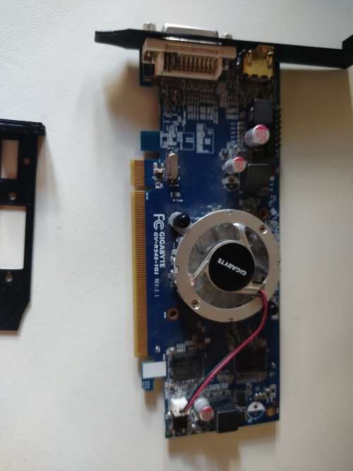 Gigabyte AMD Radeon HD5450 1GB Graphics Card**Low Profile Bracket included**Perfectly working