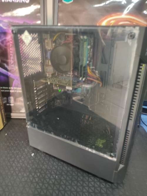 **Intel core i7**AMD HD8490 Graphics Card**8GB Ram**Asus Motherboard**Antec Gaming Case**