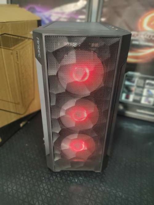 **Intel core i7**AMD HD8490 Graphics Card**8GB Ram**Asus Motherboard**Antec Gaming Case**