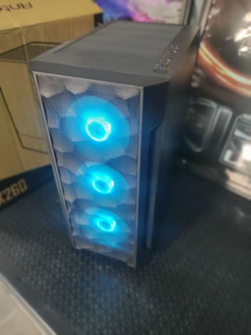 **Intel core i7**AMD HD8490 Graphics Card**8GB Ram**Asus Motherboard**Antec Gaming Case**