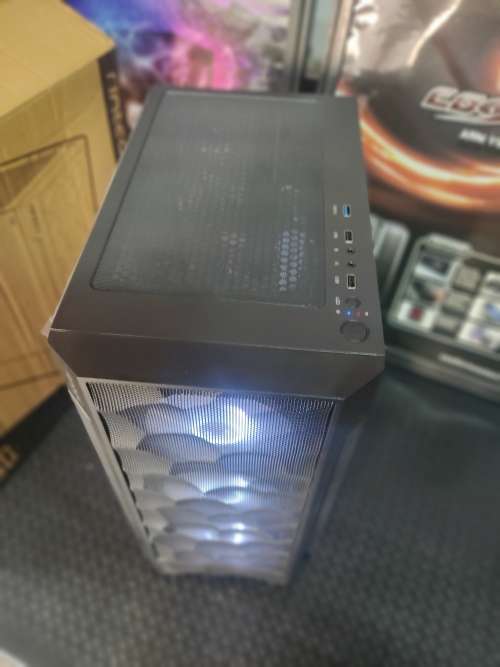 **Intel core i7**AMD HD8490 Graphics Card**8GB Ram**Asus Motherboard**Antec Gaming Case**