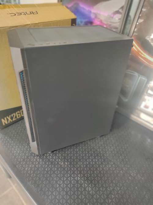 **Intel core i7**AMD HD8490 Graphics Card**8GB Ram**Asus Motherboard**Antec Gaming Case**