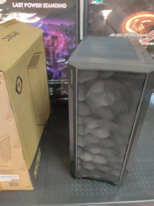 **Intel core i7**AMD HD8490 Graphics Card**8GB Ram**Asus Motherboard**Antec Gaming Case**