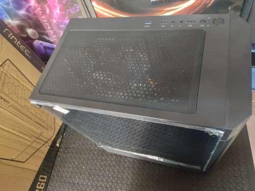 **Intel core i7**AMD HD8490 Graphics Card**8GB Ram**Asus Motherboard**Antec Gaming Case**