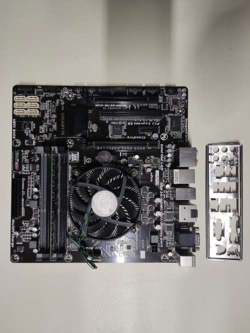 i7 4790**Gigabyte Q87M Motherboard**Evercool CPU Cooler**4GB Ram**