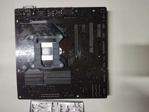 i7 4790**Gigabyte Q87M Motherboard**Evercool CPU Cooler**4GB Ram**