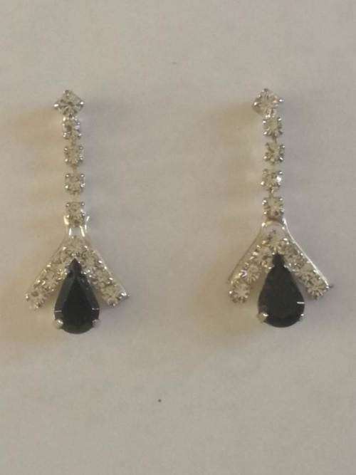 Black `Y` earrings with diamanté