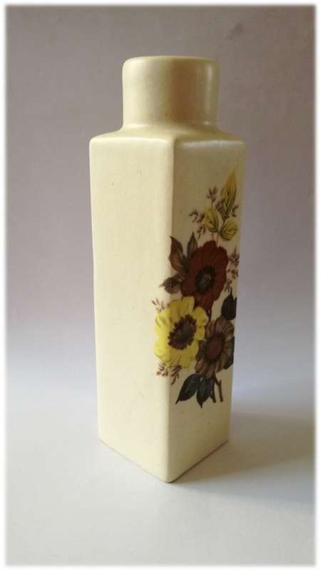 Flower Vase  -  Crescent Potteries - Smooth texture