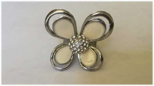 4 Beige petals with diamanté