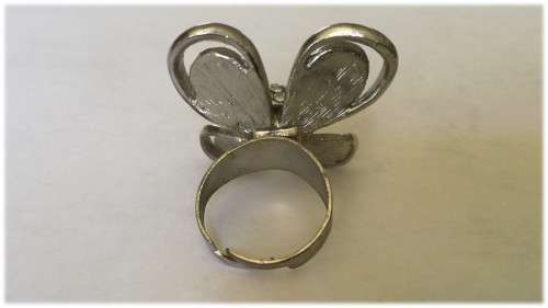 4 Beige petals with diamanté