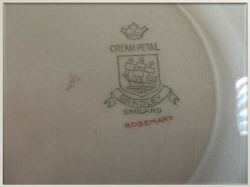 1955 - 1960- Rosemary Cream Petal - Grindley England -  Small Plate (Single)