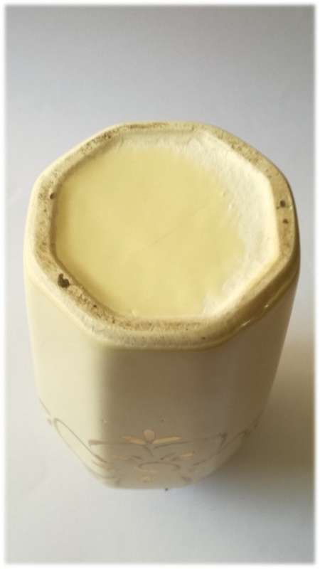 Beige with gold coloured decorative flower Vase