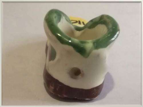 Miniature Italian ceramic - S Gimignano  - light yellow boot