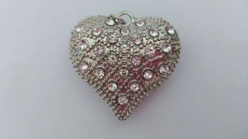 Silver heart pendant with diamanté
