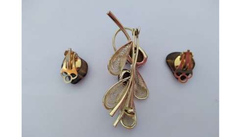 3 Piece - tiger eye gold tone leaf brooch and clip on earrings