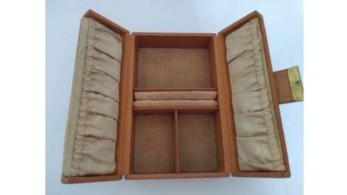 Vintage jewellery box