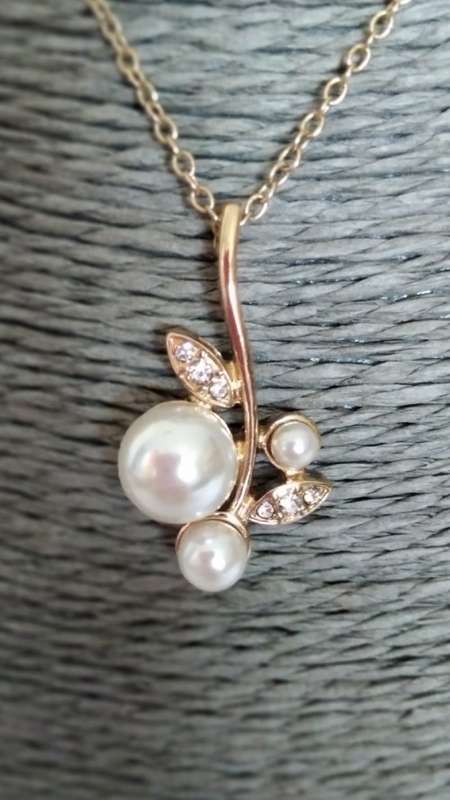 2 Piece - faux pearl necklace with earrings