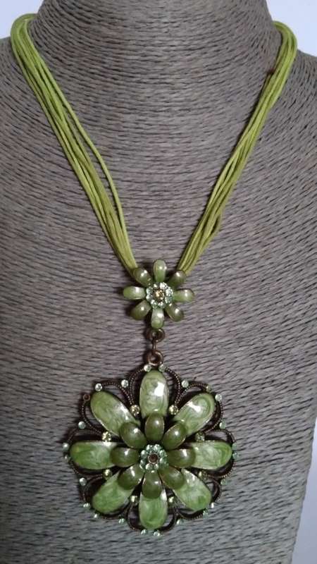 Green flower necklace