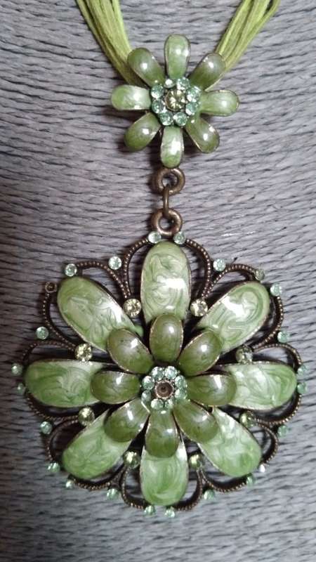 Green flower necklace