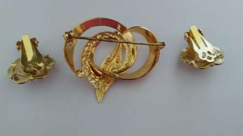 Gold plated brooch with matching pearl earrings