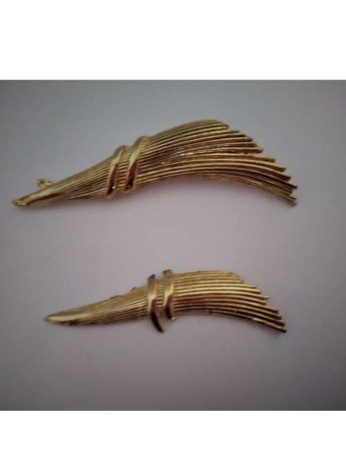 Vintage 2 piece gold plated fern brooch