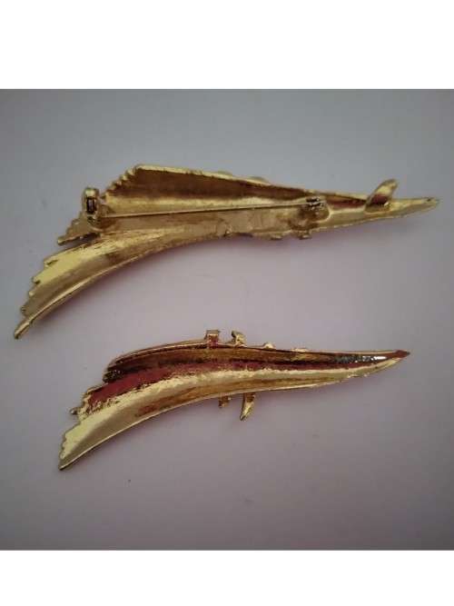 Vintage 2 piece gold plated fern brooch