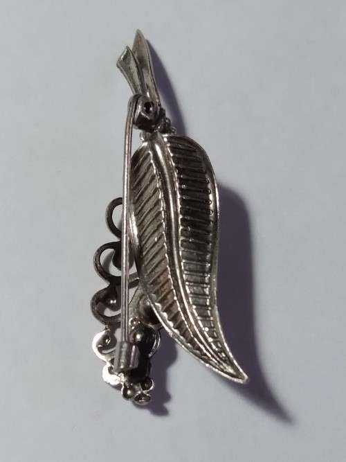 Silver tone leaf +  faux pearl brooch