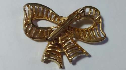 Gold tone bow brooch