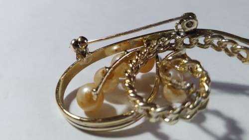 Faux pearl and gold tone swirl brooch