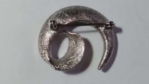 Retro silver tone brooch