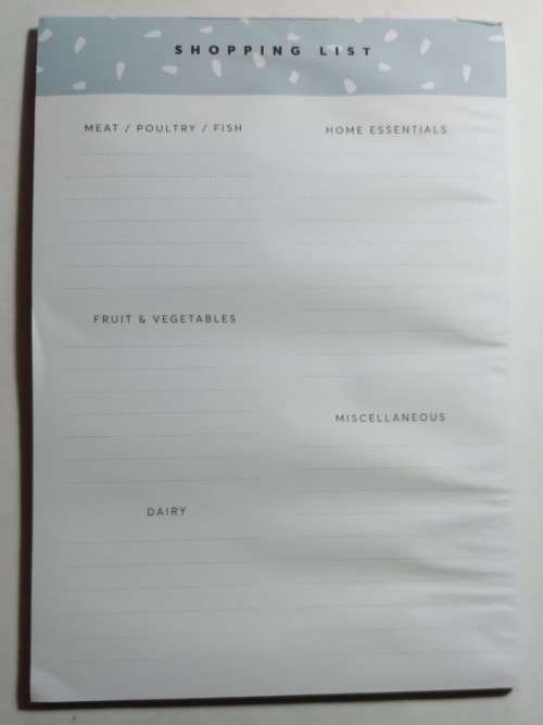 Shopping list with magnet