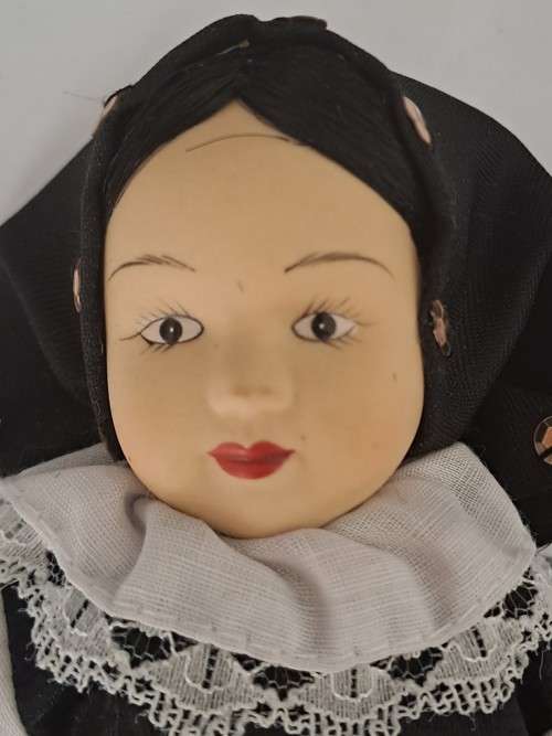 Porcelain dolls of the world -  Greece
