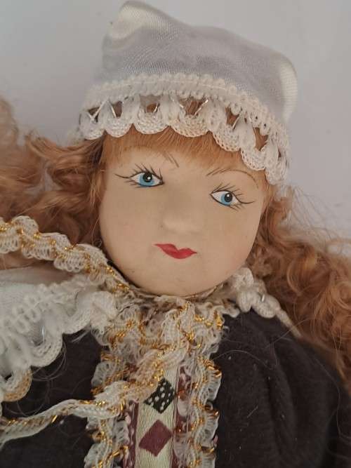Porcelain Dolls of the World -  France -  +/-23cm x +/-12cm -  Read note