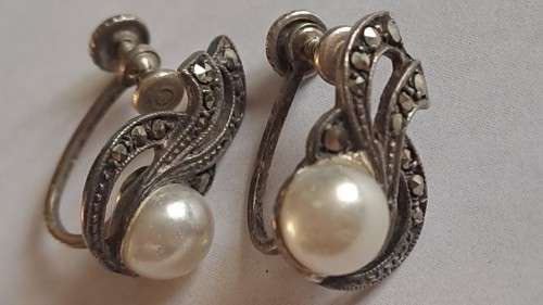 Vintage `silver` screw-back marcasite earrings with faux pearl (?) earrings