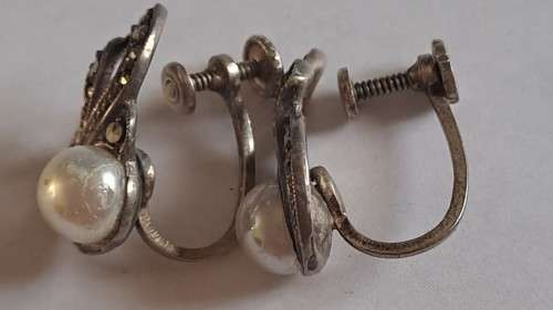 Vintage `silver` screw-back marcasite earrings with faux pearl (?) earrings