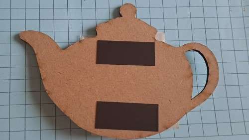 Tea pot magnet with 2 `decorative` teabags attached  - `Specialite Do Le Maison`