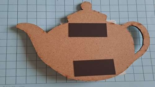 Tea pot magnet with 2 `decorative` teabags attached  - `Cats`