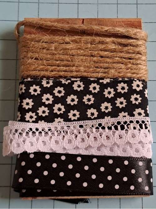 Garland maker -  polka/black/white
