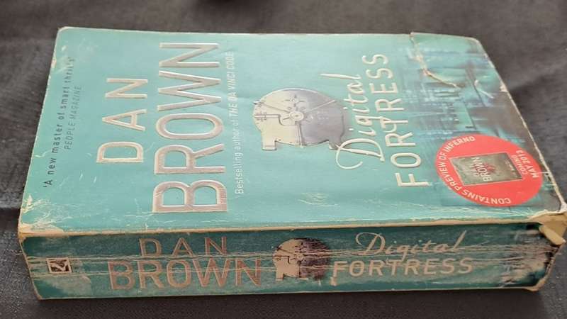 Dan Brown - Digital fortress  - paperback/softcover - pages 528