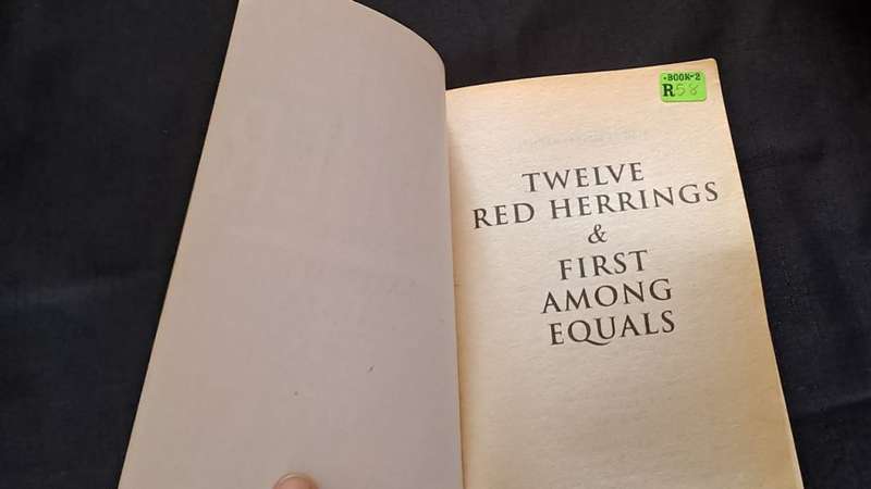 Jeffrey Archer omnibus - Twelve red herrings/First among equals - paperback/softcover - pages +300