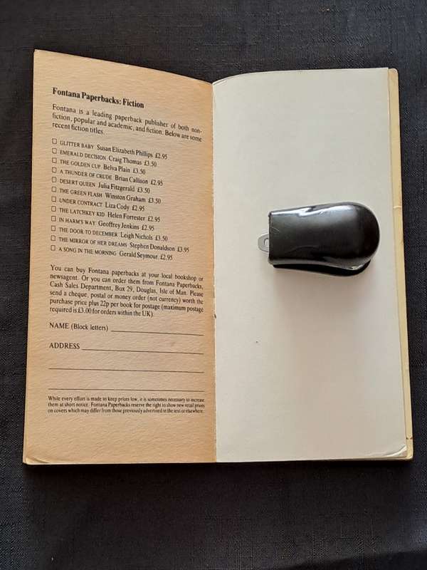 Alistair Maclean -  Santorini -  paperback/softcover  -  Pages 220