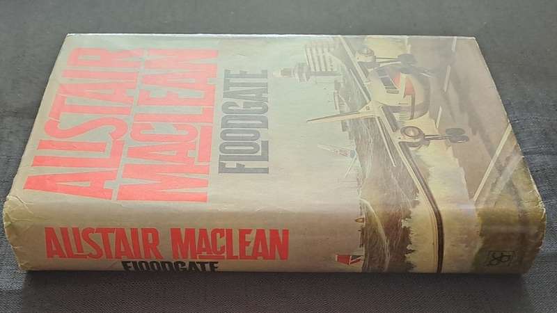 Alistair Maclean - FloodGate -  cardcover + dustcover - pages 315