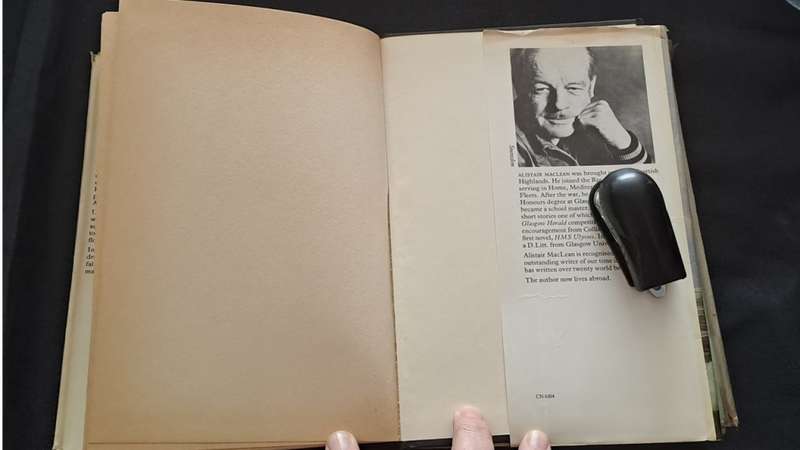 Alistair Maclean - FloodGate -  cardcover + dustcover - pages 315