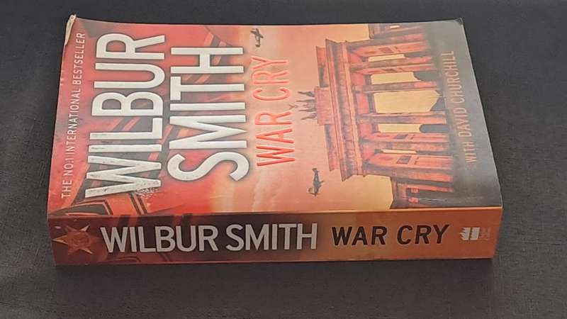 Wilbur Smith, with David Churchill -  War Cry - Paperback/Softcover -  Pages 506  - As per photo`s