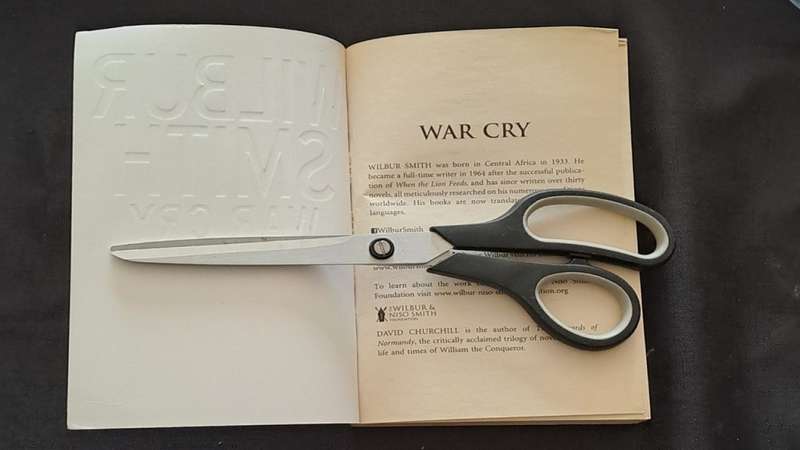 Wilbur Smith, with David Churchill -  War Cry - Paperback/Softcover -  Pages 506  - As per photo`s