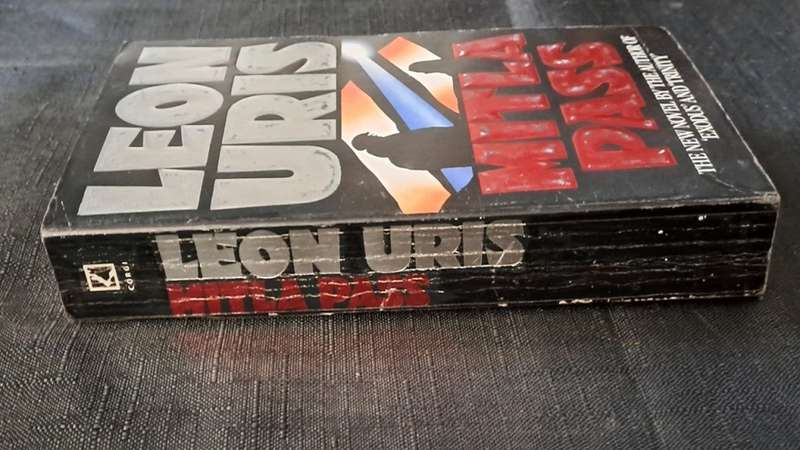 Leon Uris - Mitla pass - paperback/softcover - pages  480