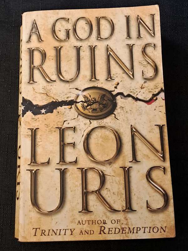 Leon Uris - A god in ruins - Paperback/softcover -  Pages 483