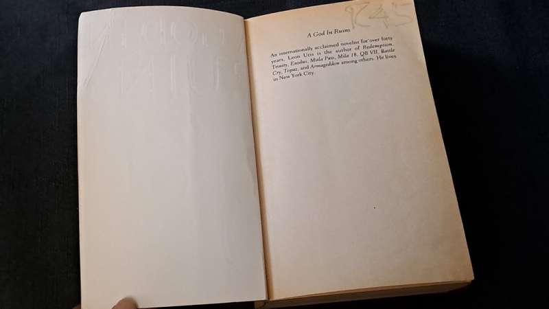 Leon Uris - A god in ruins - Paperback/softcover -  Pages 483