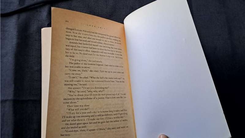 Leon Uris - O`Hara`s choice - paperback/softcover -  pages 294   - As per photo`s