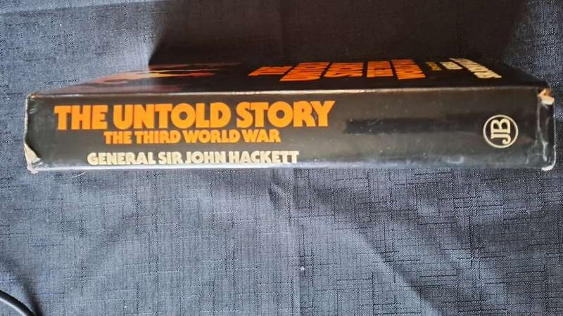 General Sir John Hackett - The Third World War: The untold story - hardcover + dustcover